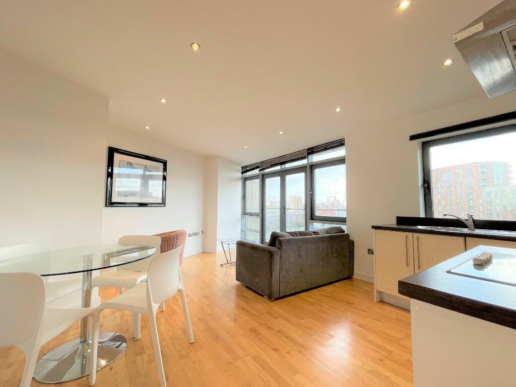 2 bedroom flat for rent in Waterside Apartments, Leeds City Centre, LS12