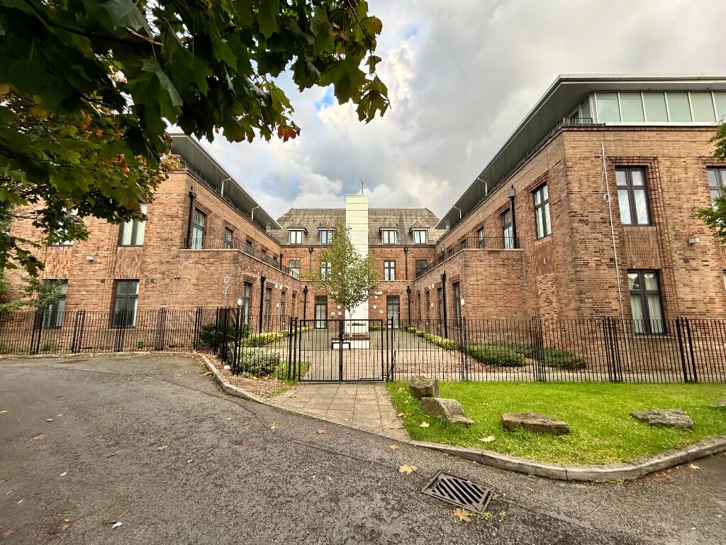 Main image of property: Park Parade, Ashton-Under-Lyne, Greater Manchester, OL6