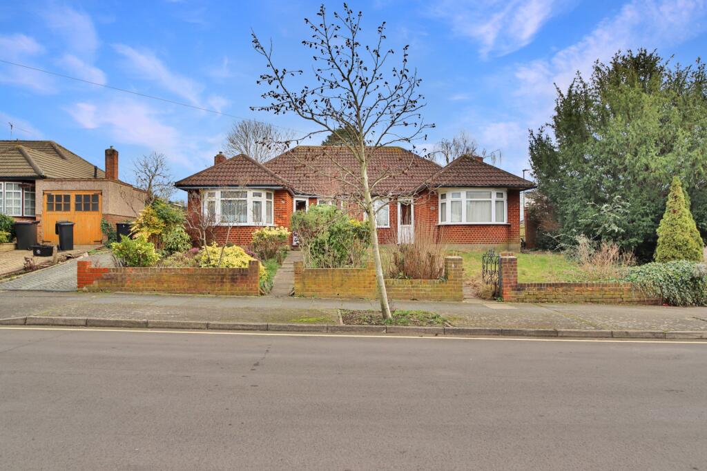 2 bedroom semidetached bungalow for sale in Downs Avenue, Chislehurst