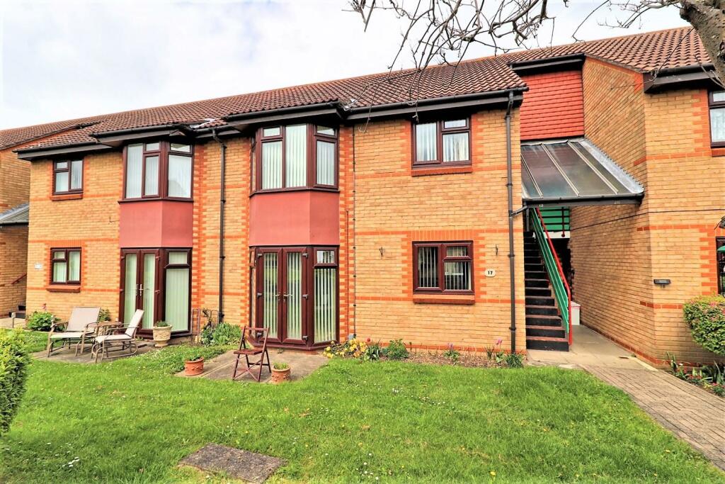 2 bedroom apartment for sale in Brackendale Court, Basildon, SS13