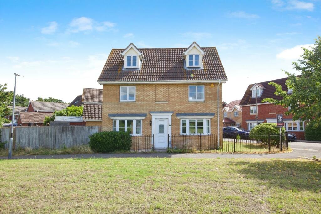 4 bedroom detached house for sale in Kingsley Meadows, Wickford, SS12