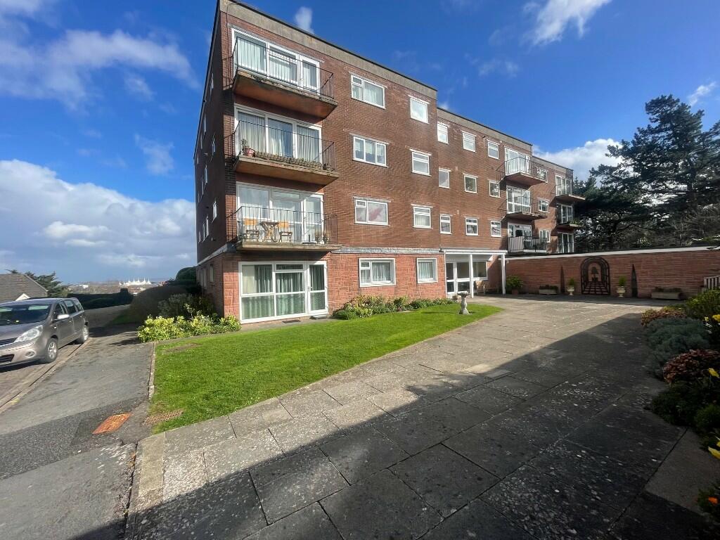 2 bedroom ground floor flat for sale in Clanville Road, Minehead