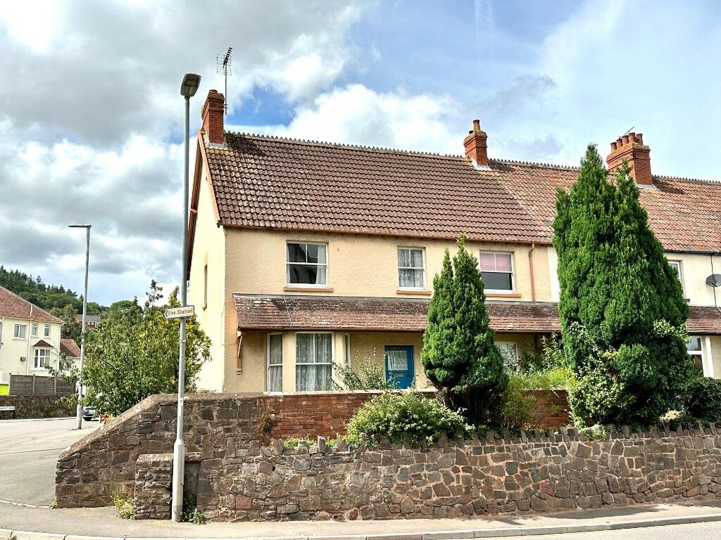 4 bedroom end of terrace house for sale in Road, Minehead