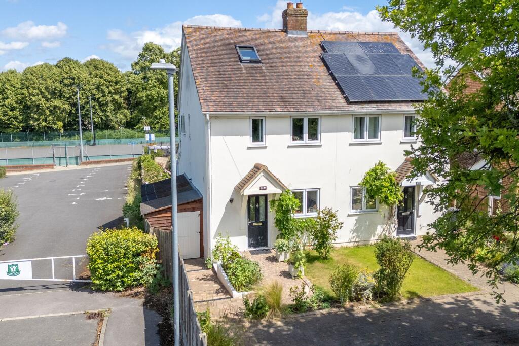 Main image of property: Peaslands Road, Saffron Walden, CB11