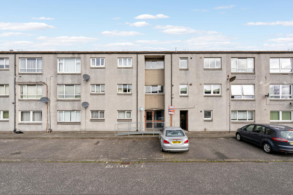 Main image of property: 7 Lumley Court, Grangemouth, FK3