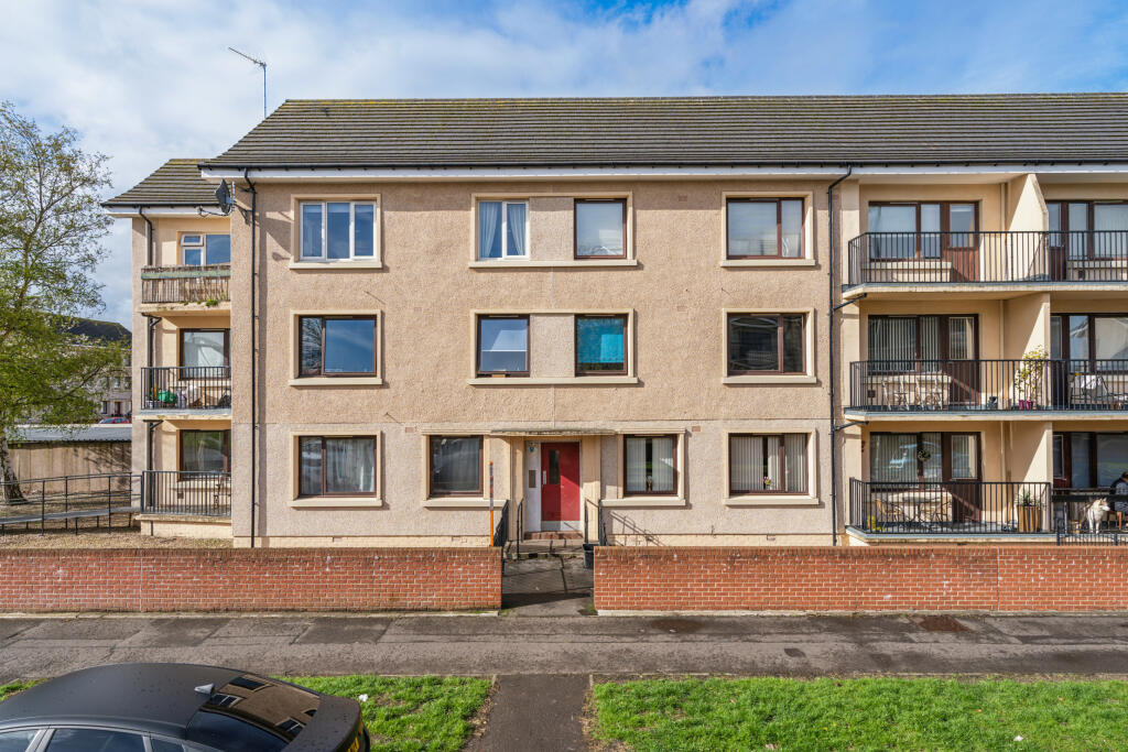 Main image of property: 136 Central Avenue, Grangemouth, FK3
