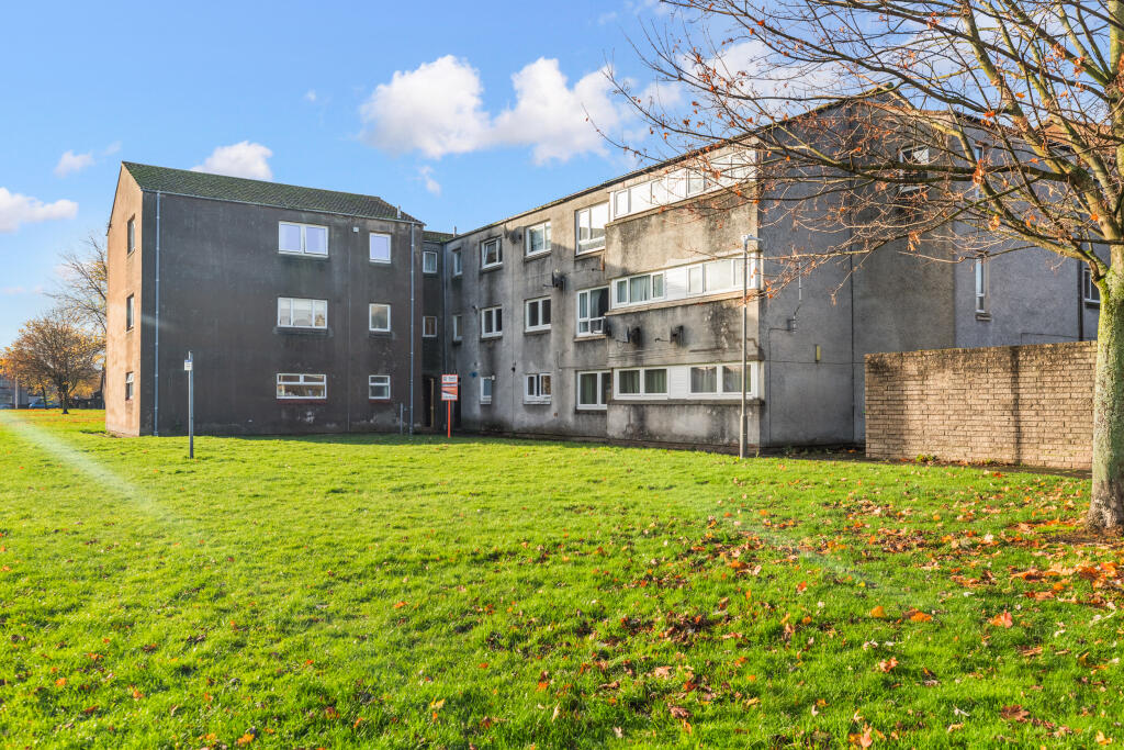 Main image of property: 32 Lumley Place, Grangemouth, FK3