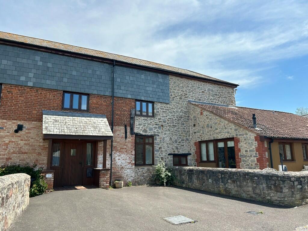 2 bedroom barn conversion for sale in Anchor Street, Watchet, Somerset