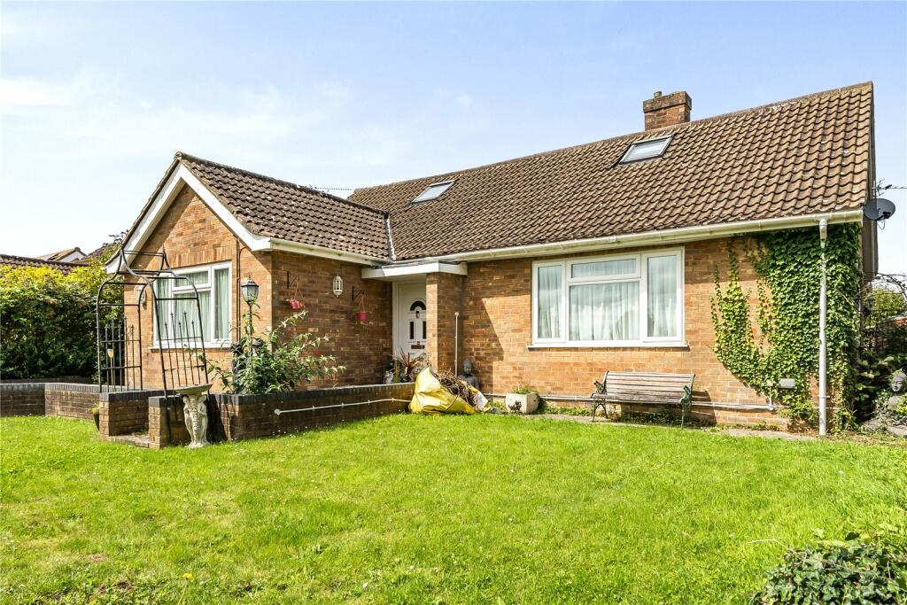 4 bedroom detached house for sale in Caernarvon Walk, Lawns, Swindon, Wiltshire, SN3