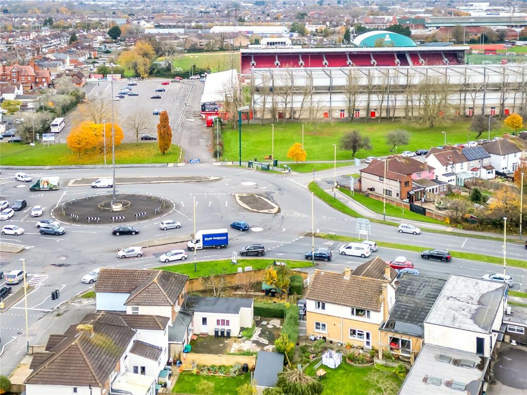 4 bedroom detached house for sale in Queens Drive, Swindon, Wiltshire, SN3