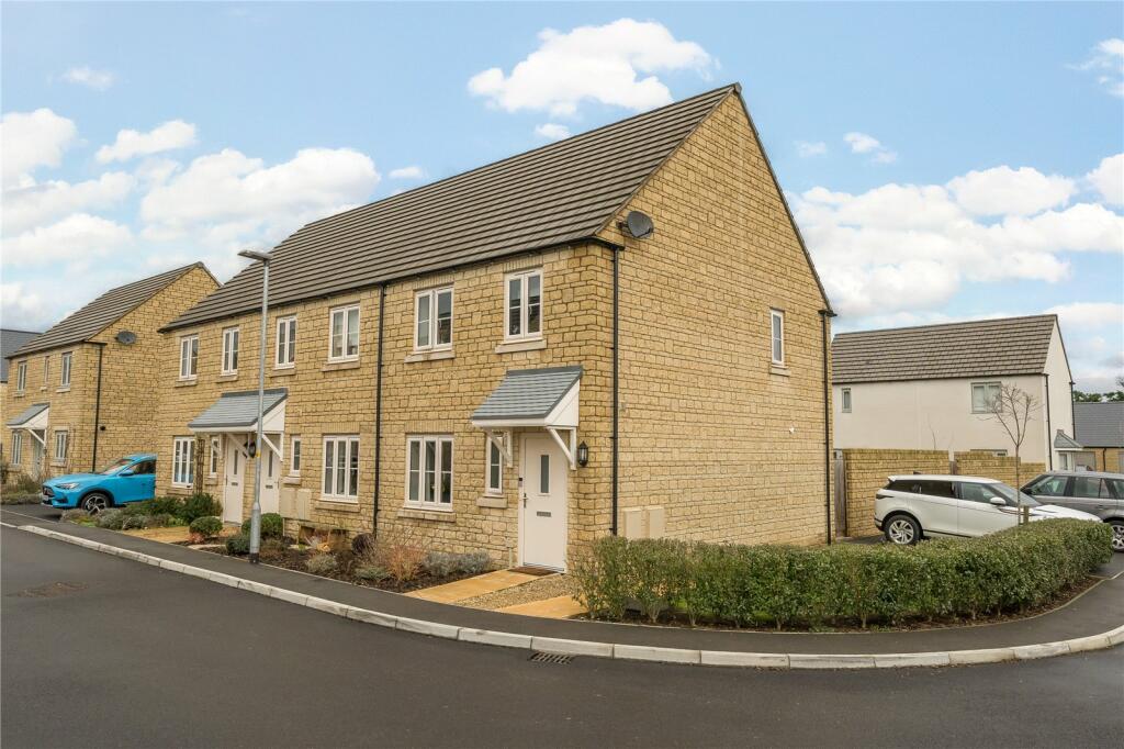 3 bedroom semidetached house for sale in Hitchings, Cricklade