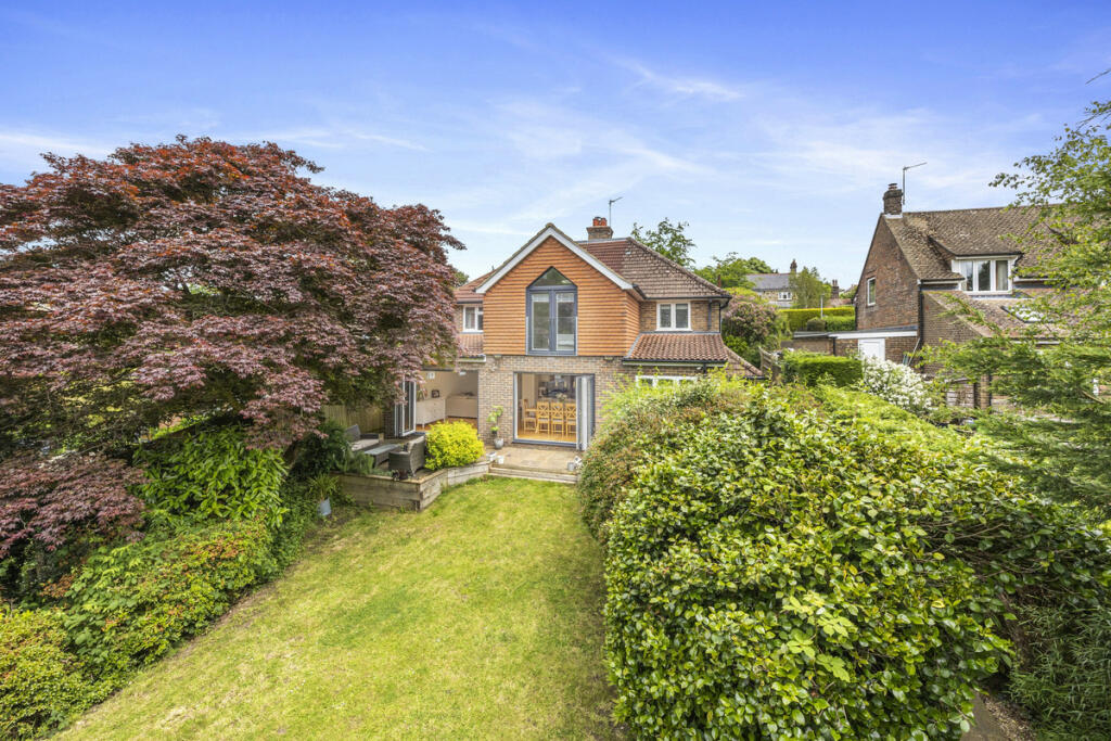 5 bedroom detached house for sale in Hurtis Hill, Crowborough, TN6
