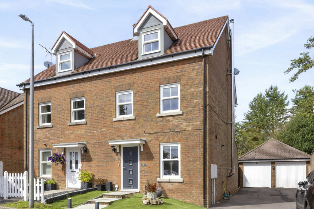 4 bedroom semidetached house for sale in Martins Gardens, Crowborough, TN6