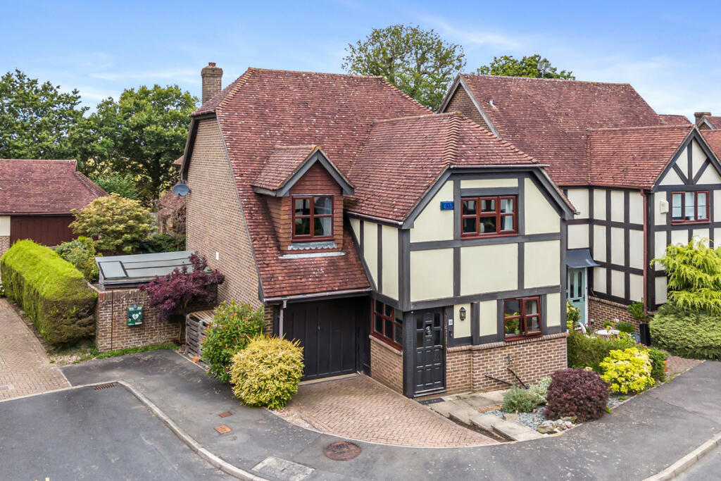 4 Bedroom Detached House For Sale In Court Meadow Close Crowborough Tn6