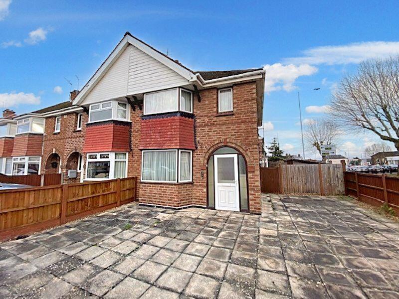 3 bedroom end of terrace house for sale in Graham Road, Worcester, WR2