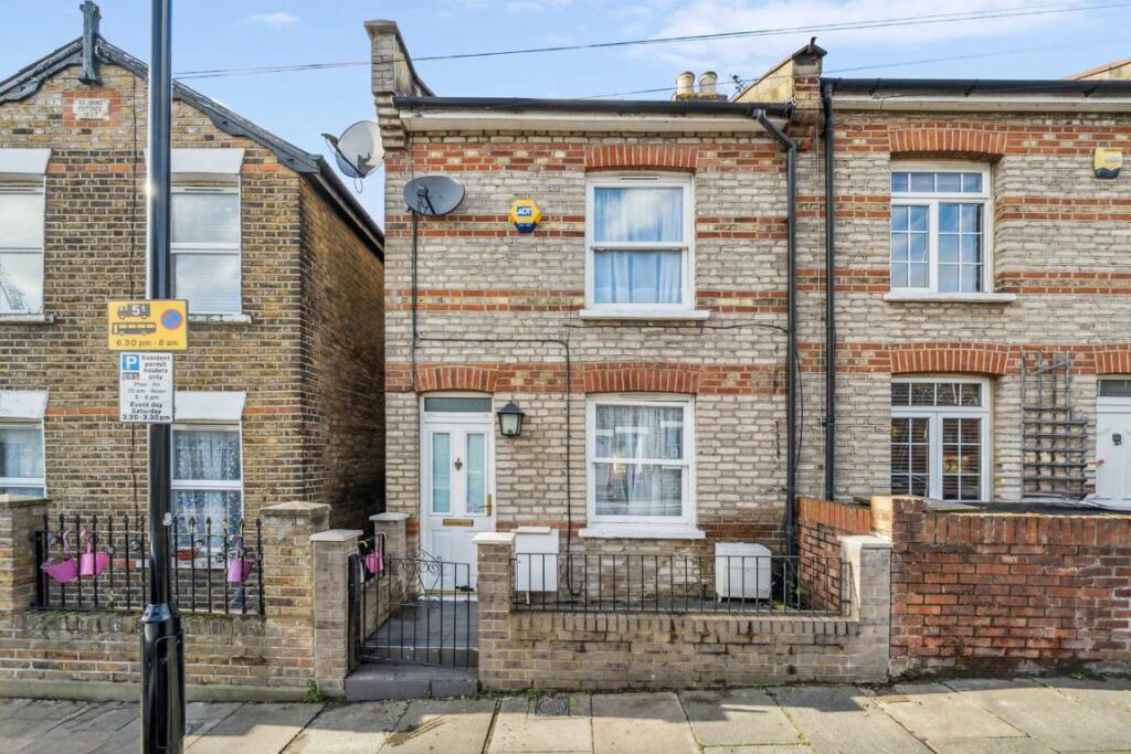 2 bedroom house for rent in Albany Road, Brentford, TW8