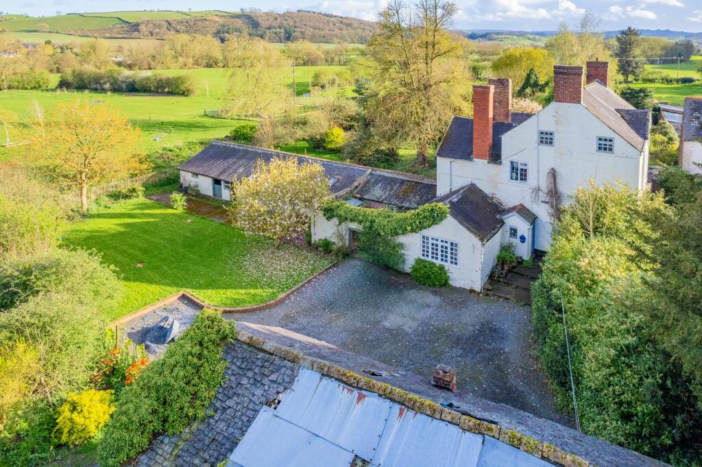 4 bedroom semidetached house for sale in Glan Hafren North, Abermule, Montgomery, SY15