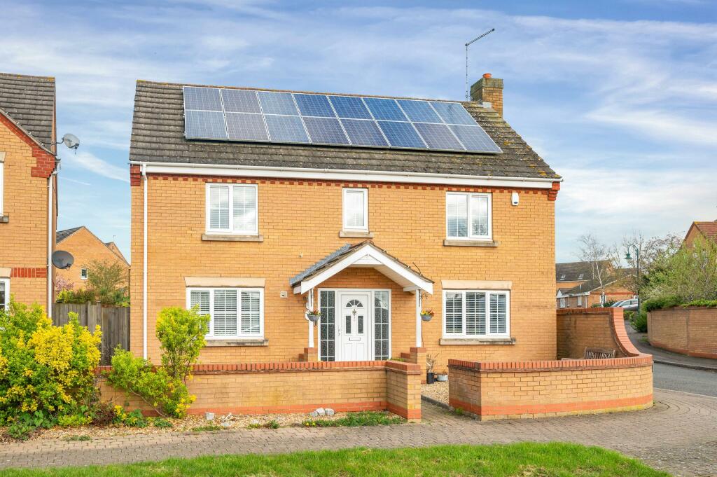 4 bedroom detached house for sale in Holly Walk, Hampton Hargate