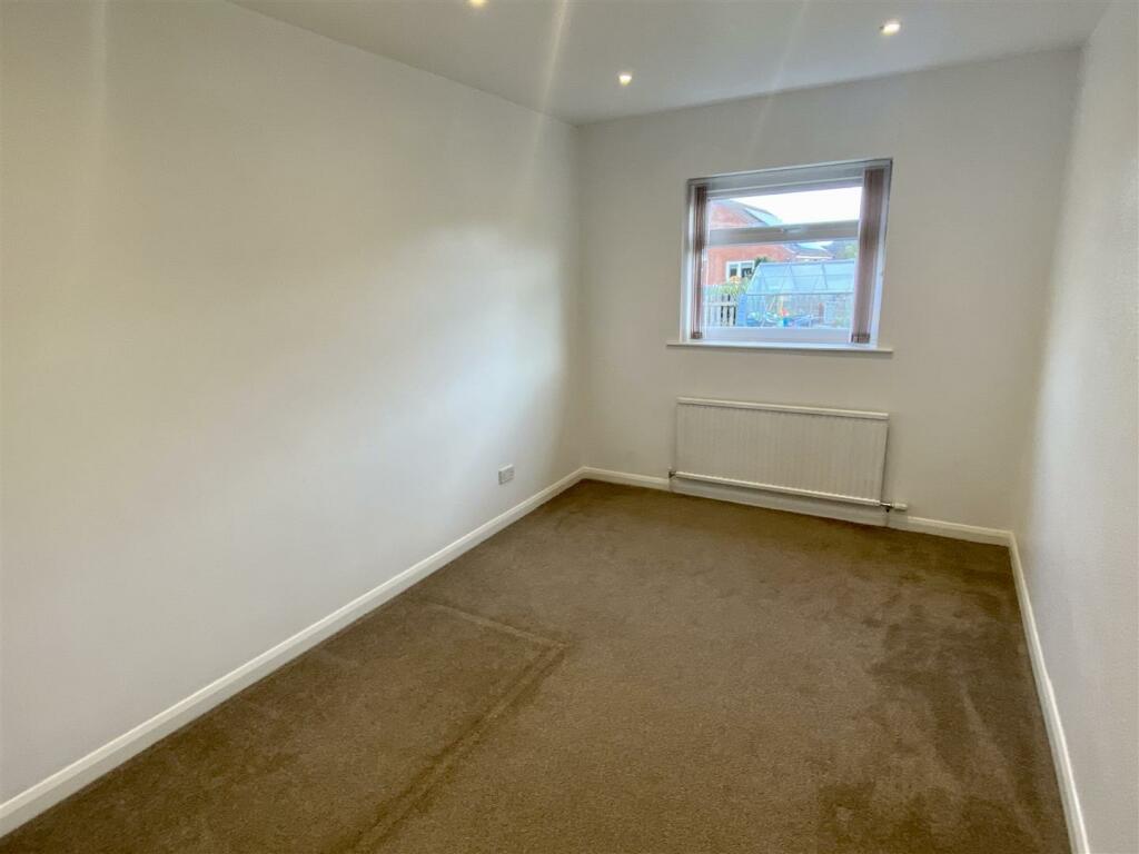 Detached Bungalow to rent on CotInLea, Carlton, Goole