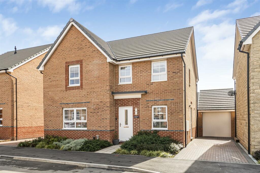 4 bedroom detached house for sale in Rhubarb Way, East Ardsley