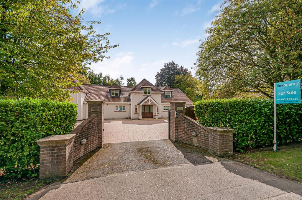Main image of property: Tranby Lane, Swanland