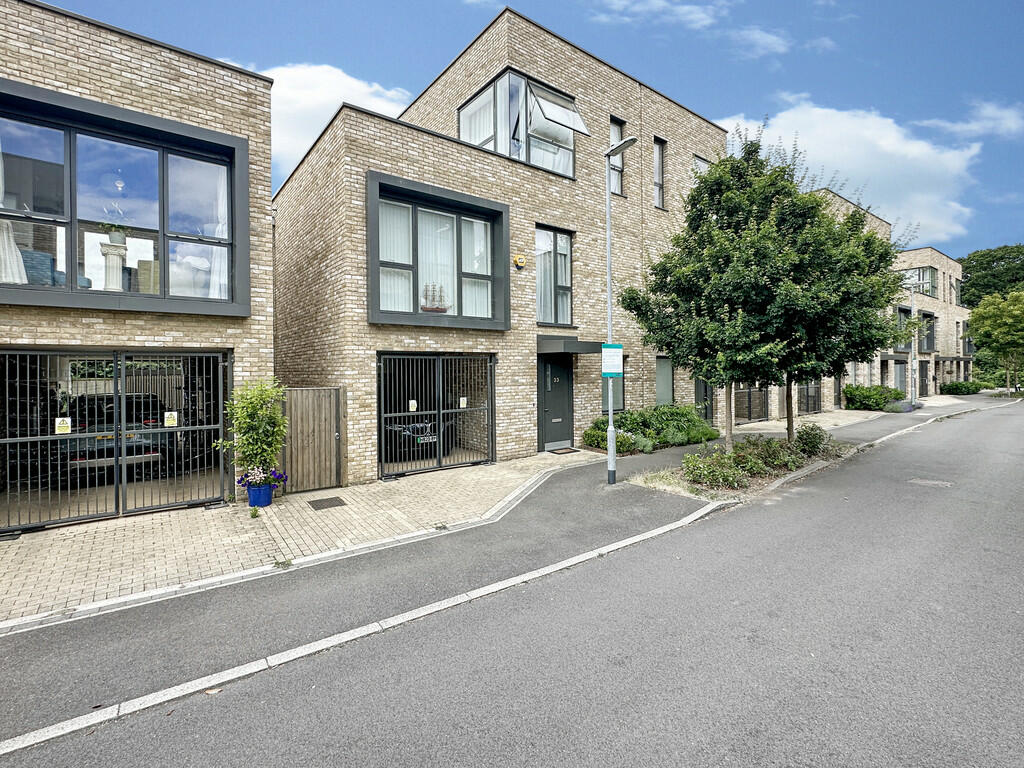 4 bedroom semidetached house for rent in Windmill Drive, Trumpington, CB2