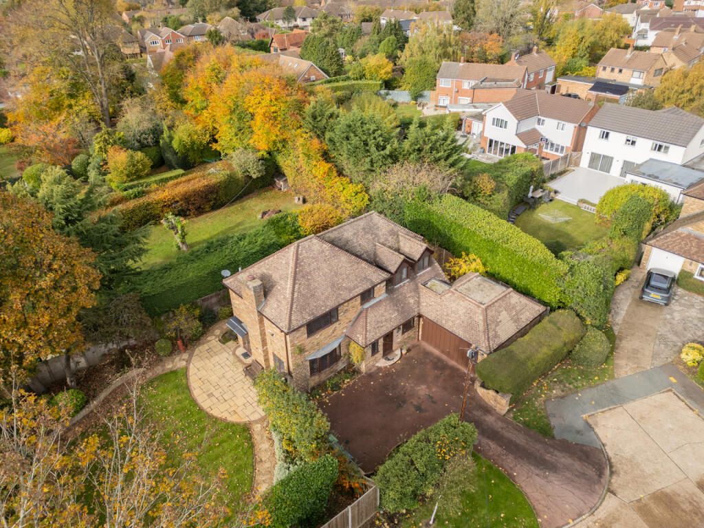 Main image of property: Llanbury Close, Chalfont St. Peter, Gerrards Cross, Buckinghamshire, SL9