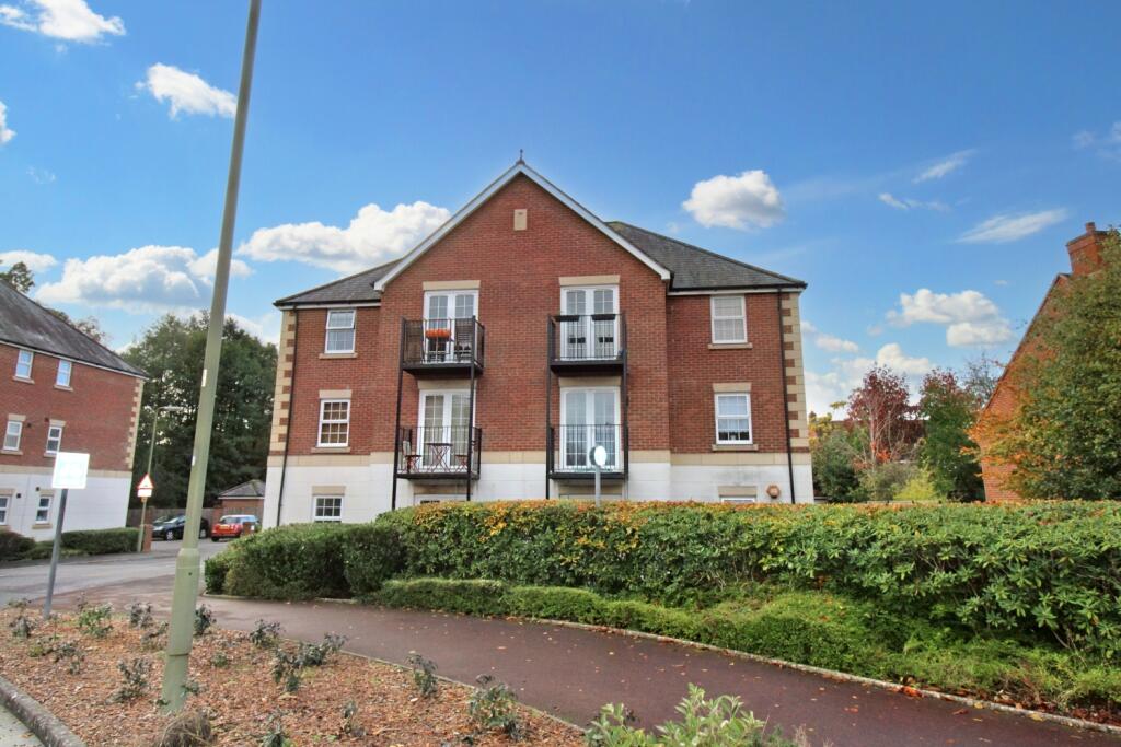 2 bedroom flat for rent in Beaumont Court, Harrow Road, Elvetham Heath