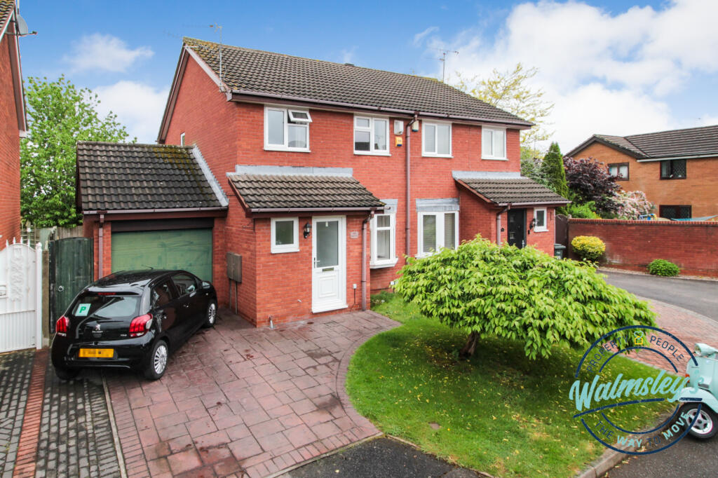 3 bedroom semidetached house for sale in Madeira Croft, Chapelfields