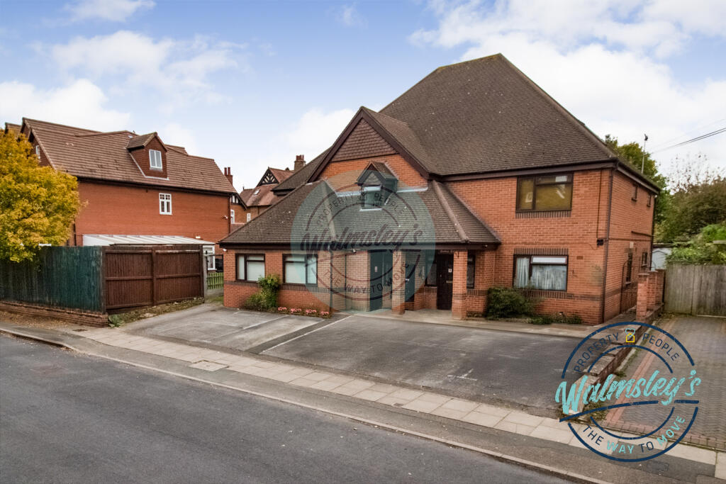 Main image of property: Flat 3, Dalton Lodge, 1A Styvechale Avenue, Earlsdon, CV5