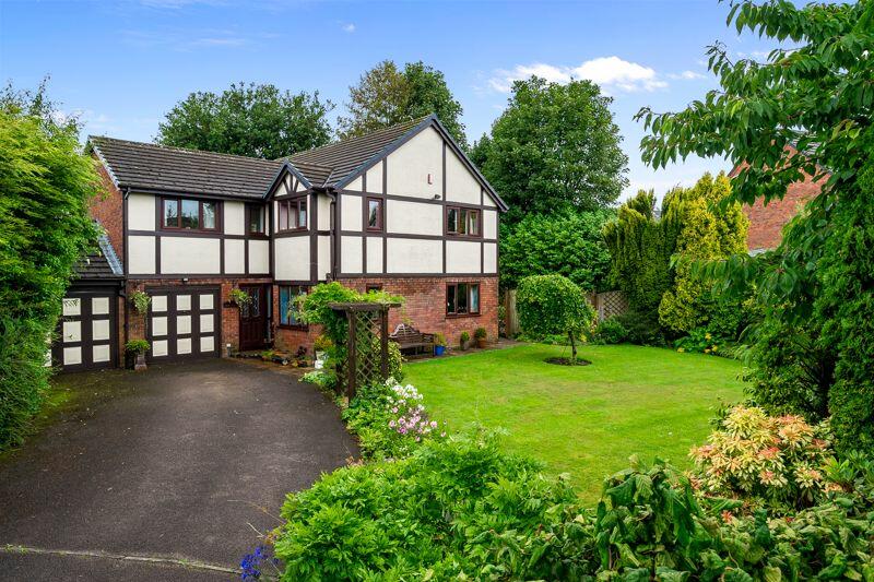 5 bedroom detached house for sale in Kings Lea, Heath Charnock, PR7