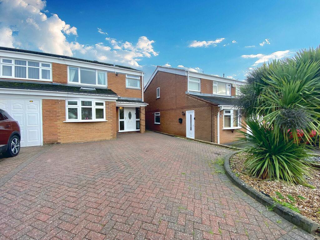 3 bedroom semidetached house for sale in Sherbourne Avenue, Nuneaton, CV10