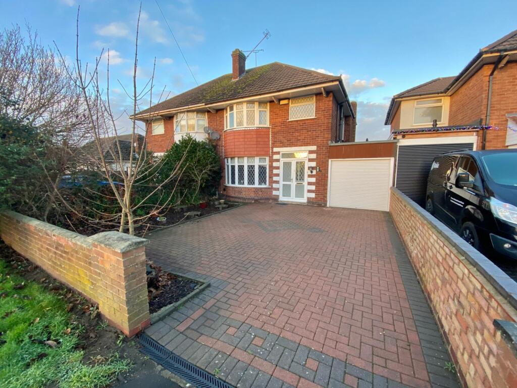 3 bedroom semidetached house for sale in Rugby Road, Bulkington, CV12