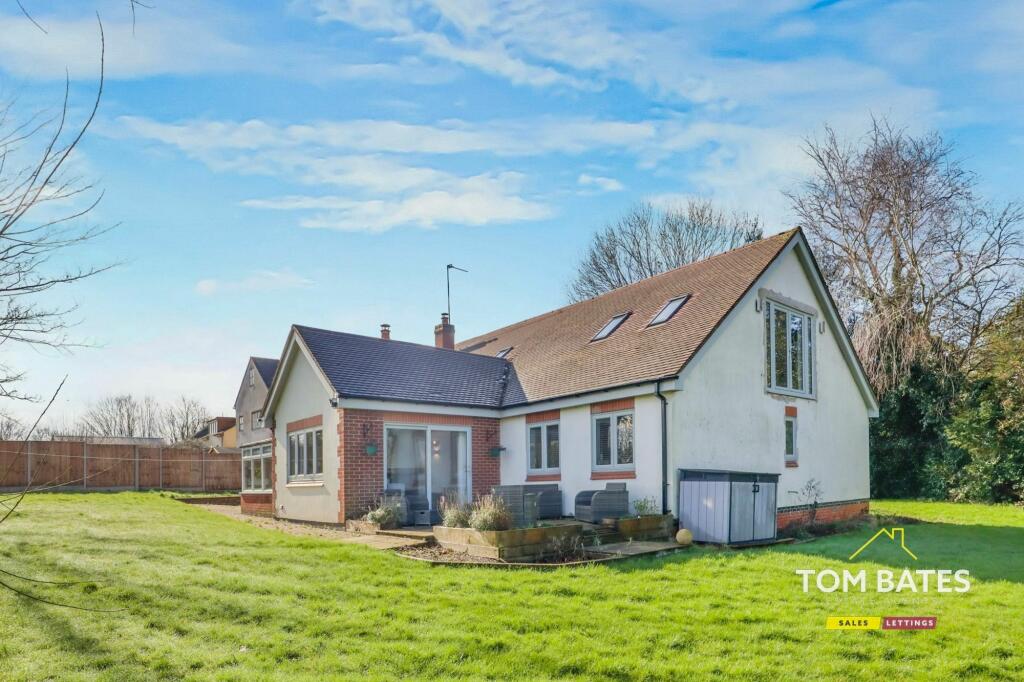 5 bedroom detached house for sale in Bosworth Road, Snarestone, DE12