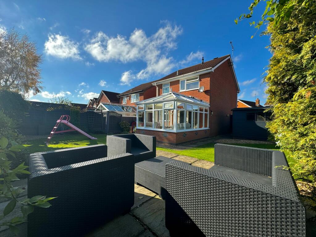 Main image of property: Crediton Close, Nuneaton, CV11