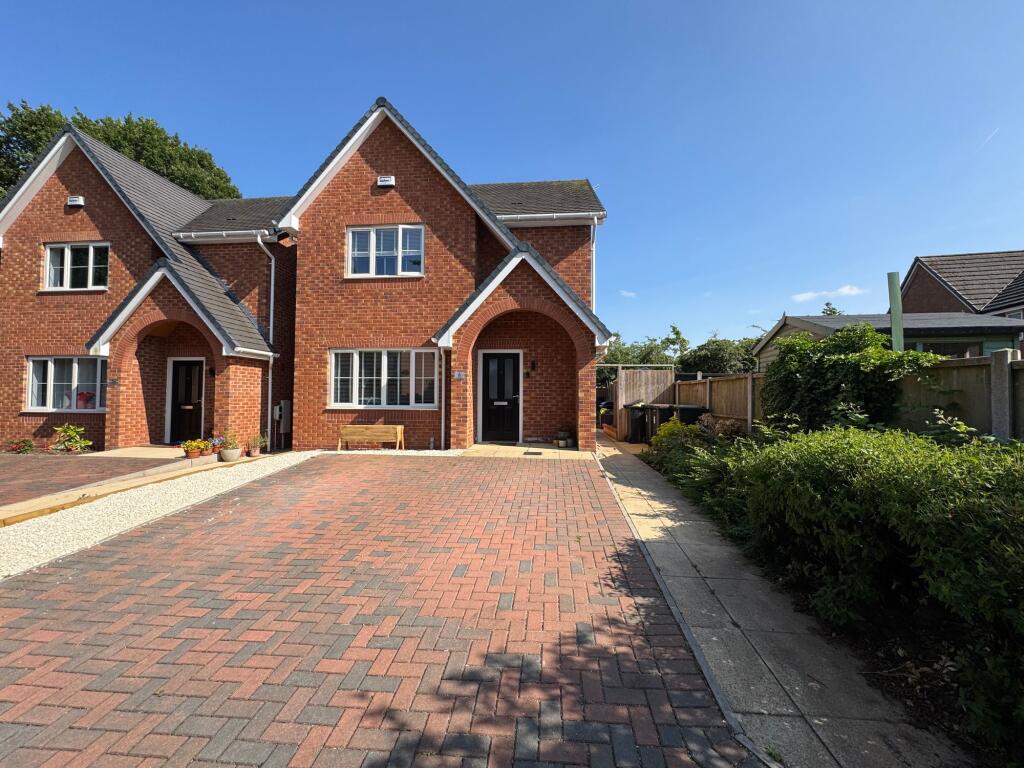 Main image of property: Rainbow Close, Nuneaton, CV11