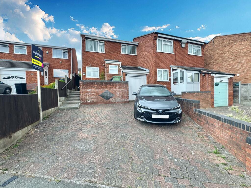 Main image of property: Lincoln Avenue, Nuneaton, CV10
