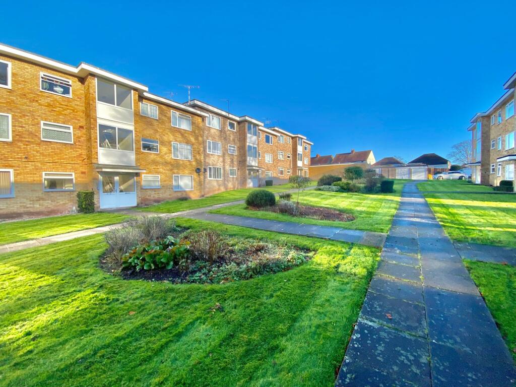 Main image of property: Simon Close, Nuneaton, CV11