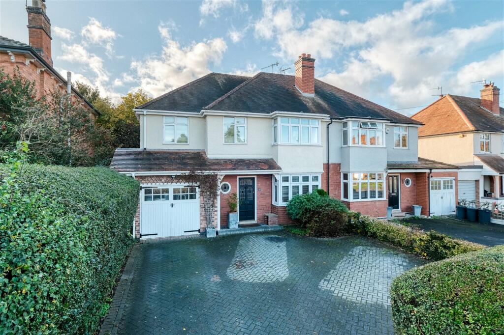 4 bedroom semidetached house for sale in Hallow Road, Worcester, WR2