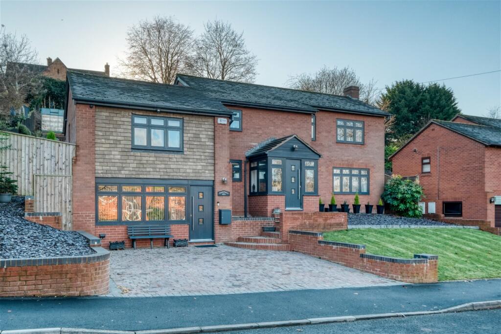 4 bedroom detached house for sale in Hanbury Road, Droitwich, WR9 8PR, WR9