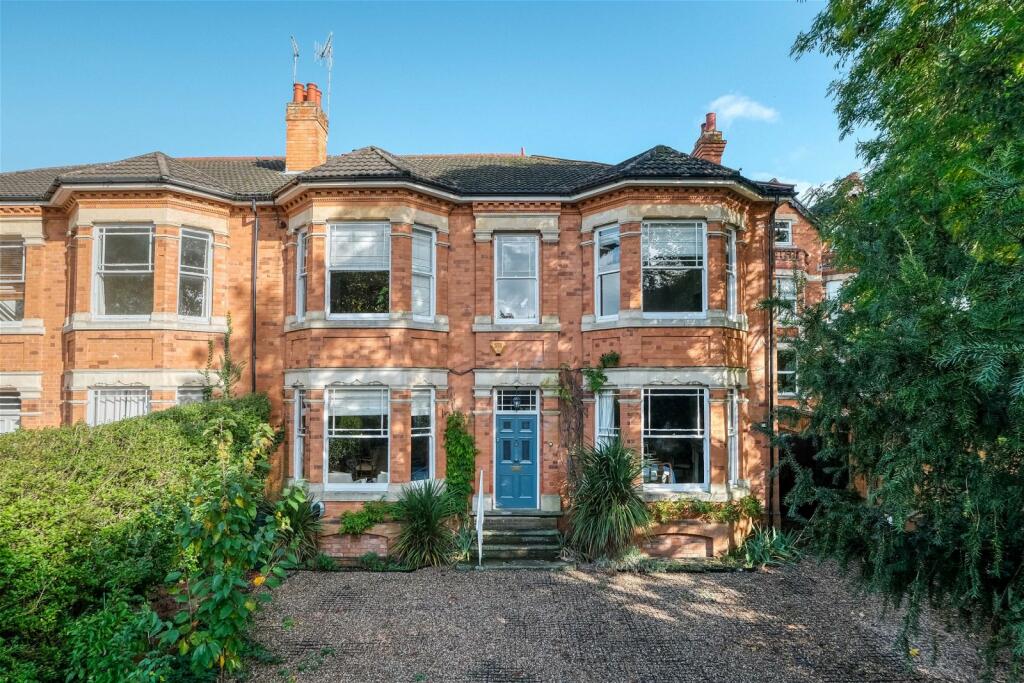 5 bedroom semidetached house for sale in Battenhall Road, Worcester