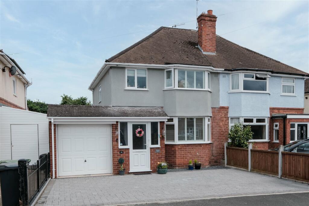 3 bedroom semidetached house for sale in Margaret Road, Worcester, WR2