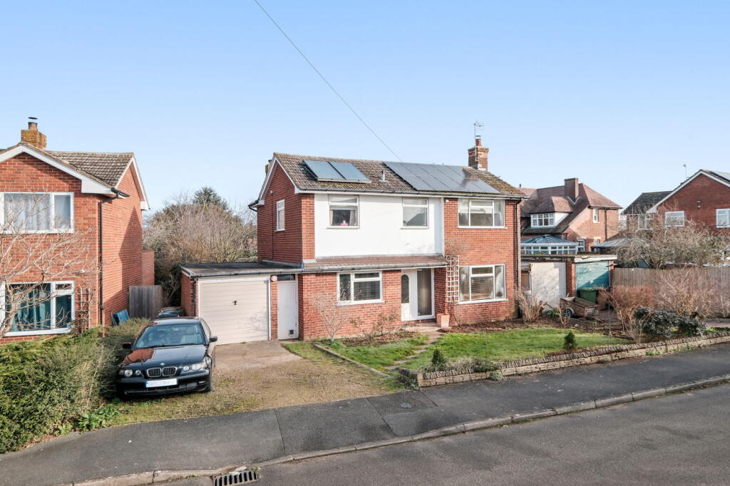 Main image of property: Broadway Close, Fladbury, Pershore, WR10 2QQ
