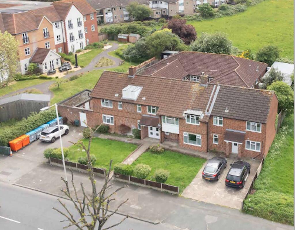 Main image of property: Faringdon Lodge, 1 Faringdon Avenue, Romford, RM3 8SJ