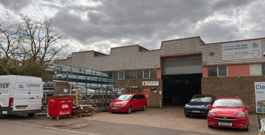 789 Wainman Road 11.jpg