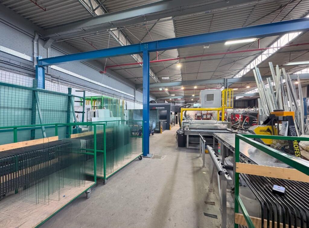 789 Wainman Road 10.jpg