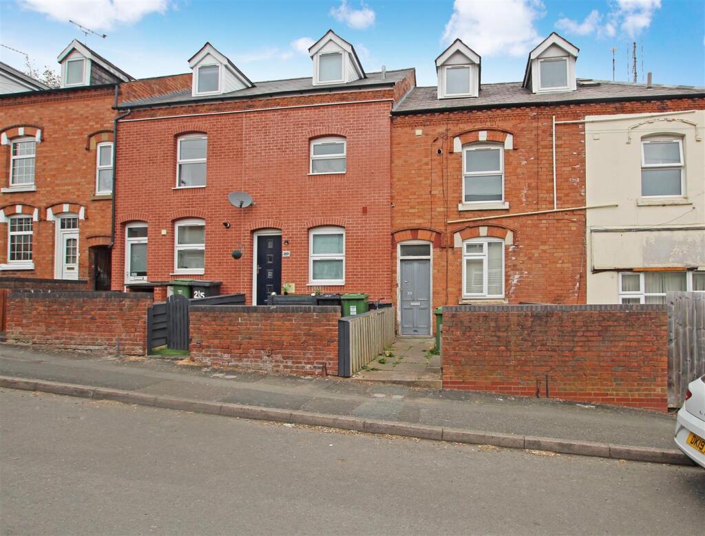 Main image of property: Beoley Road East, Redditch, B98 8NB