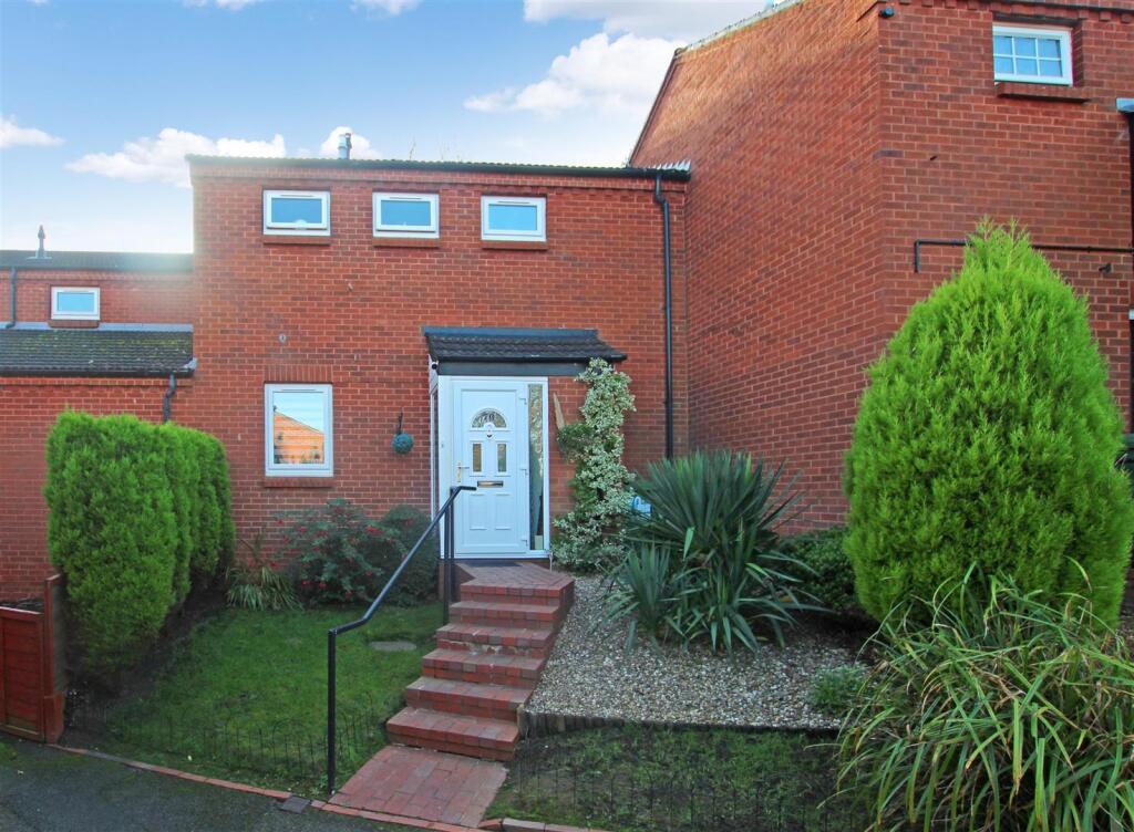 Main image of property: Paddock Lane, Redditch, B98 7XP