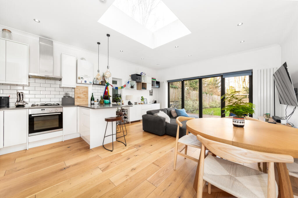 2 bedroom apartment for sale in Sylvan Road, London, SE19