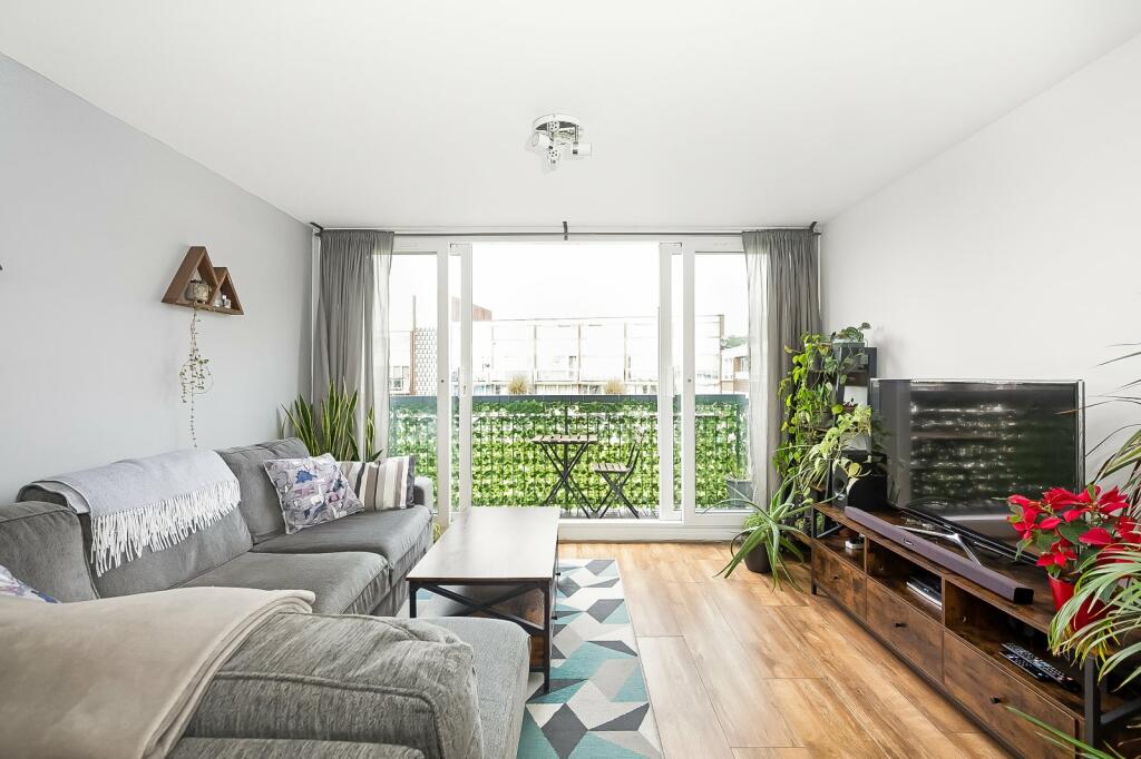 2 bedroom apartment for sale in Sylvan Road, London, Croydon, SE19